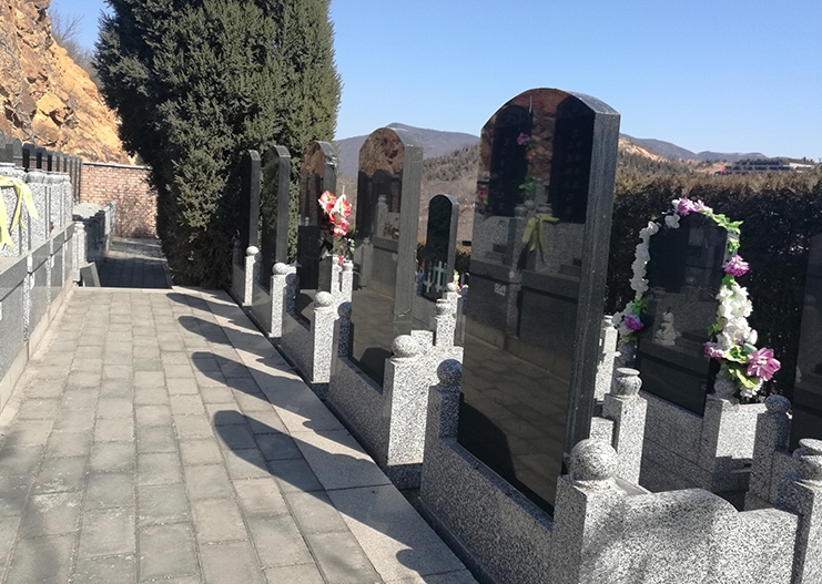 天山陵园有哪些特点？