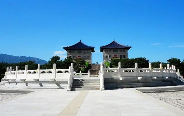 世界华侨陵园的墓地价格是多少？